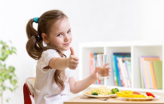 اهم 5+ طرق تغذية الطفل عمر 5 سنوات بالتفصيل