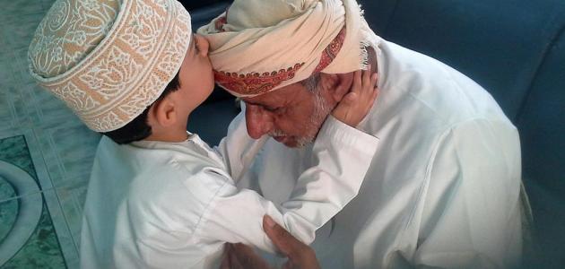 حوار بين شخصين عن بر الوالدين